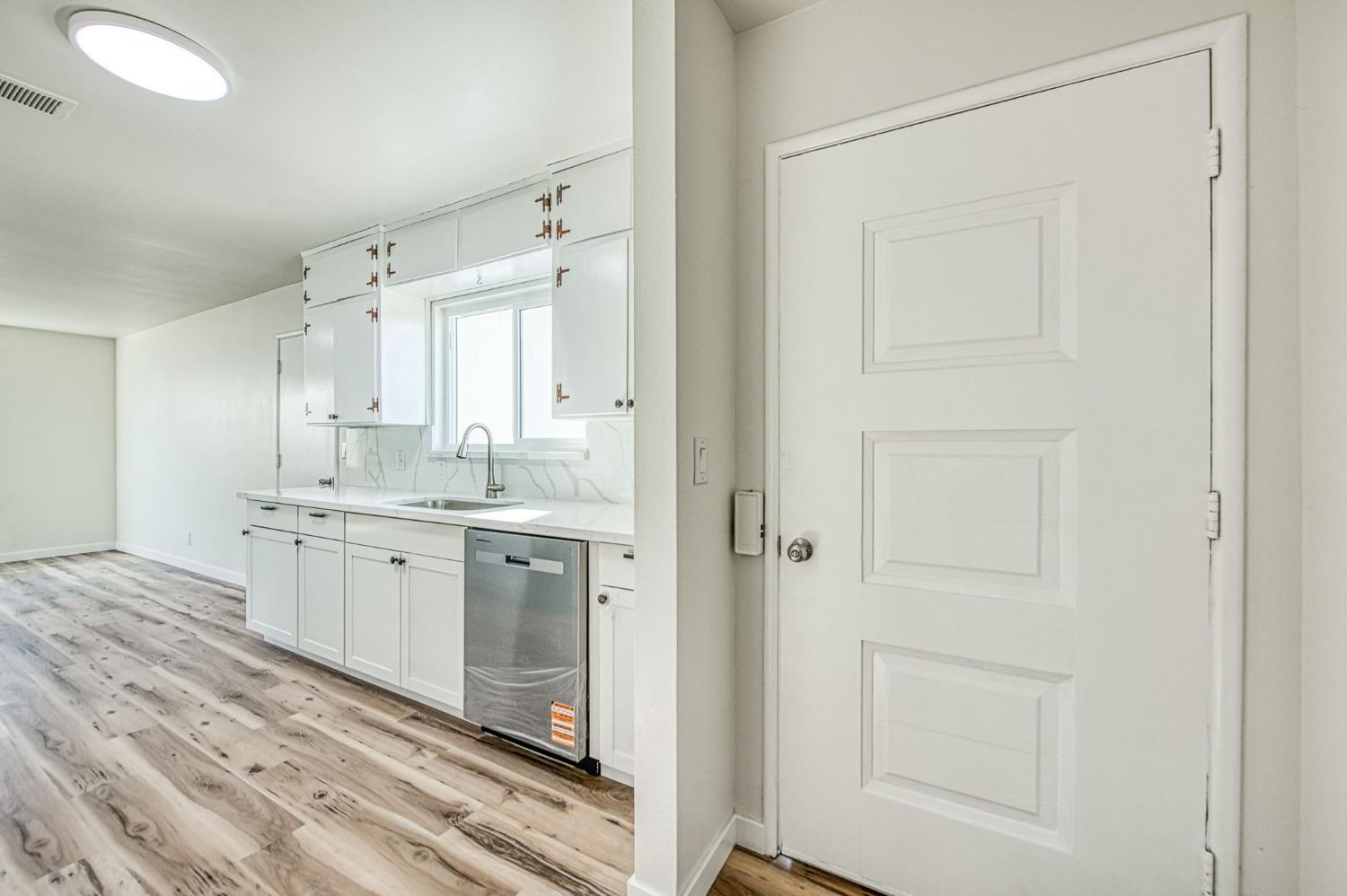 1167 Cling Cir, Hanford, CA 93230