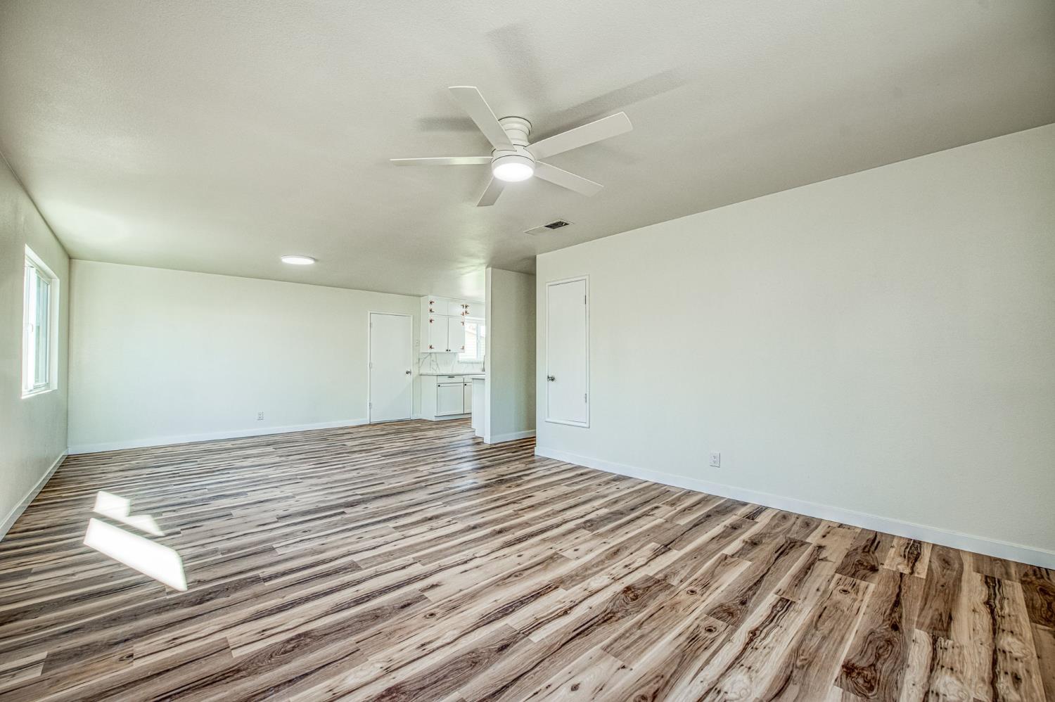 1167 Cling Cir, Hanford, CA 93230