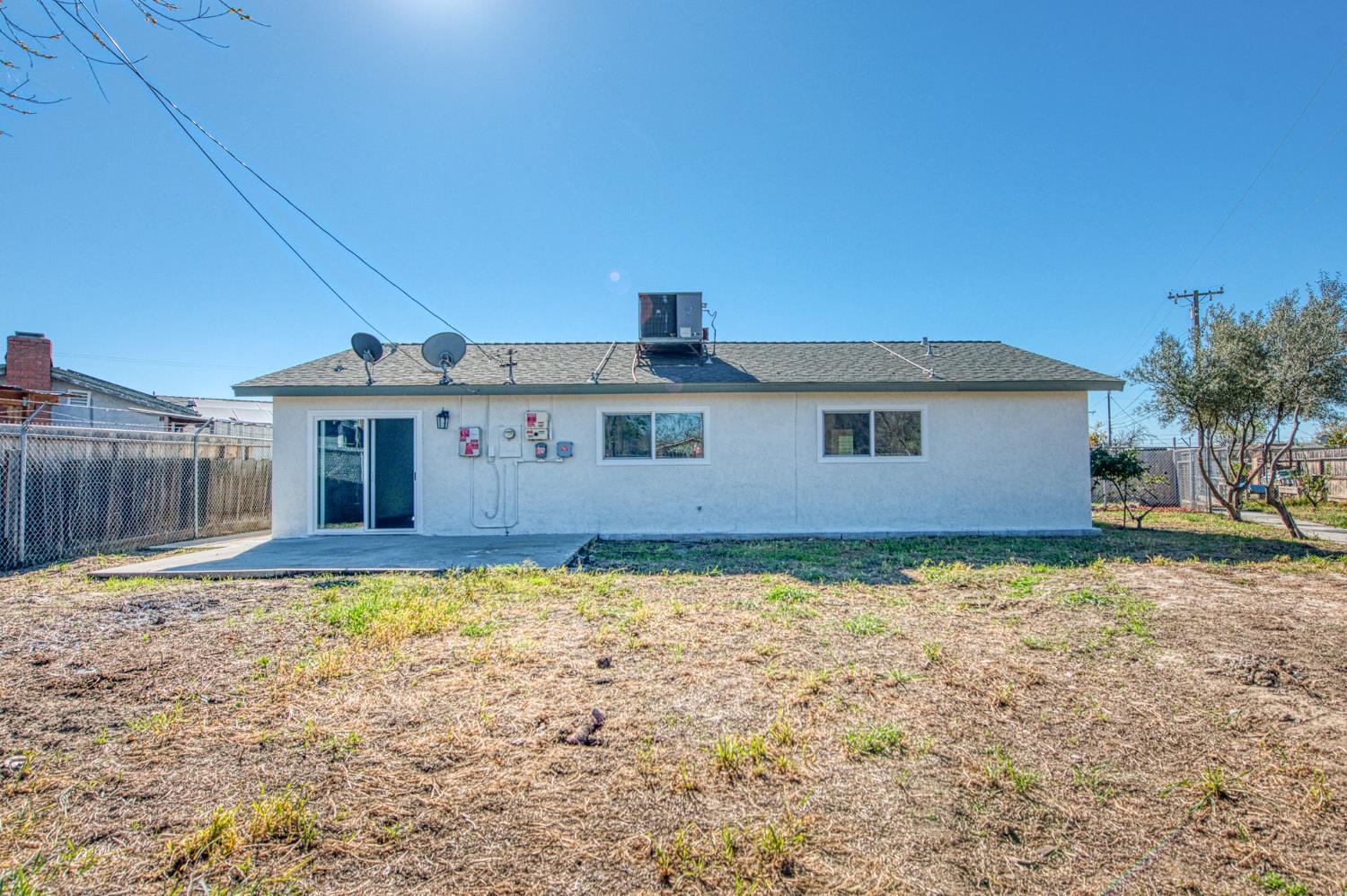 1167 Cling Cir, Hanford, CA 93230