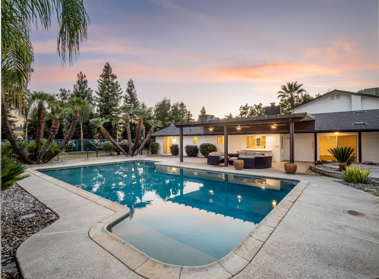 9226 N Fowler Ave, Clovis, CA 93619