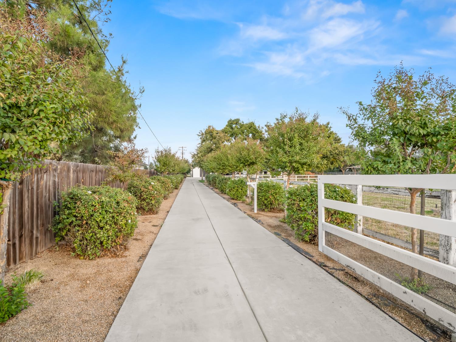 9226 N Fowler Ave, Clovis, CA 93619