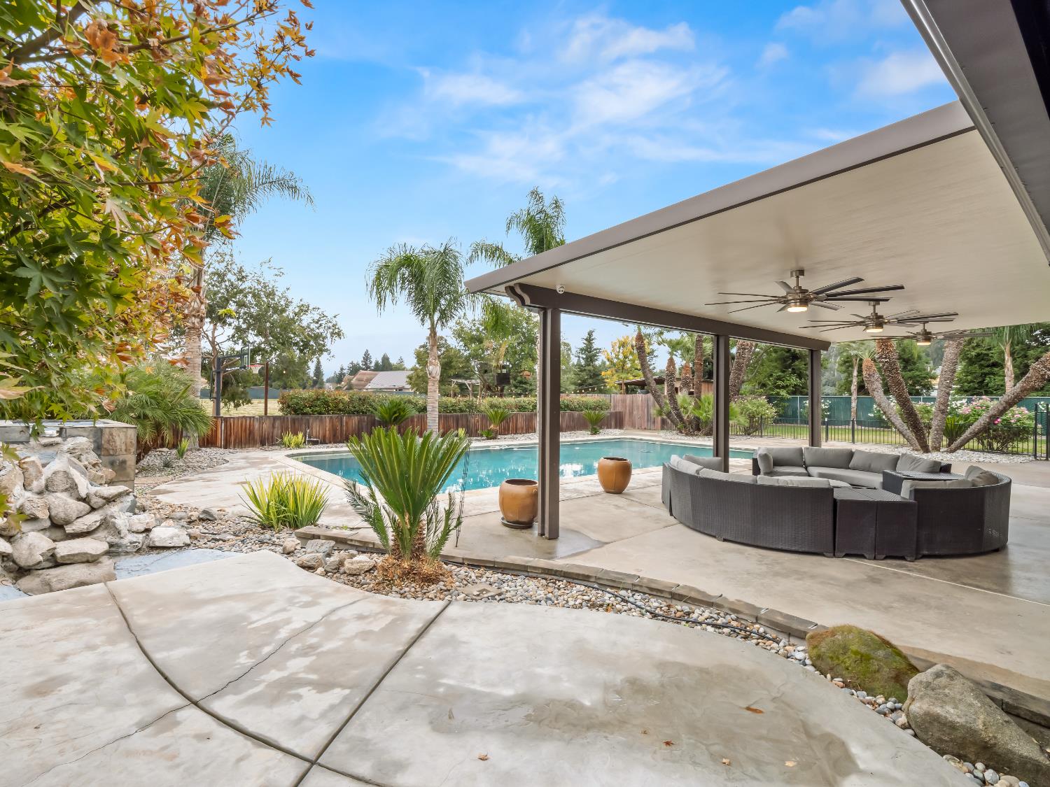 9226 N Fowler Ave, Clovis, CA 93619