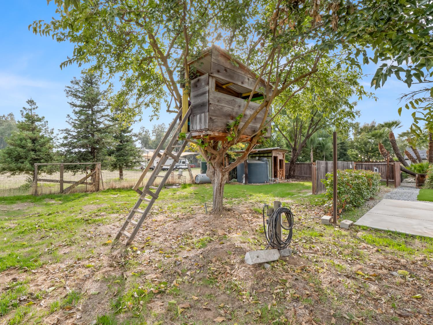 9226 N Fowler Ave, Clovis, CA 93619