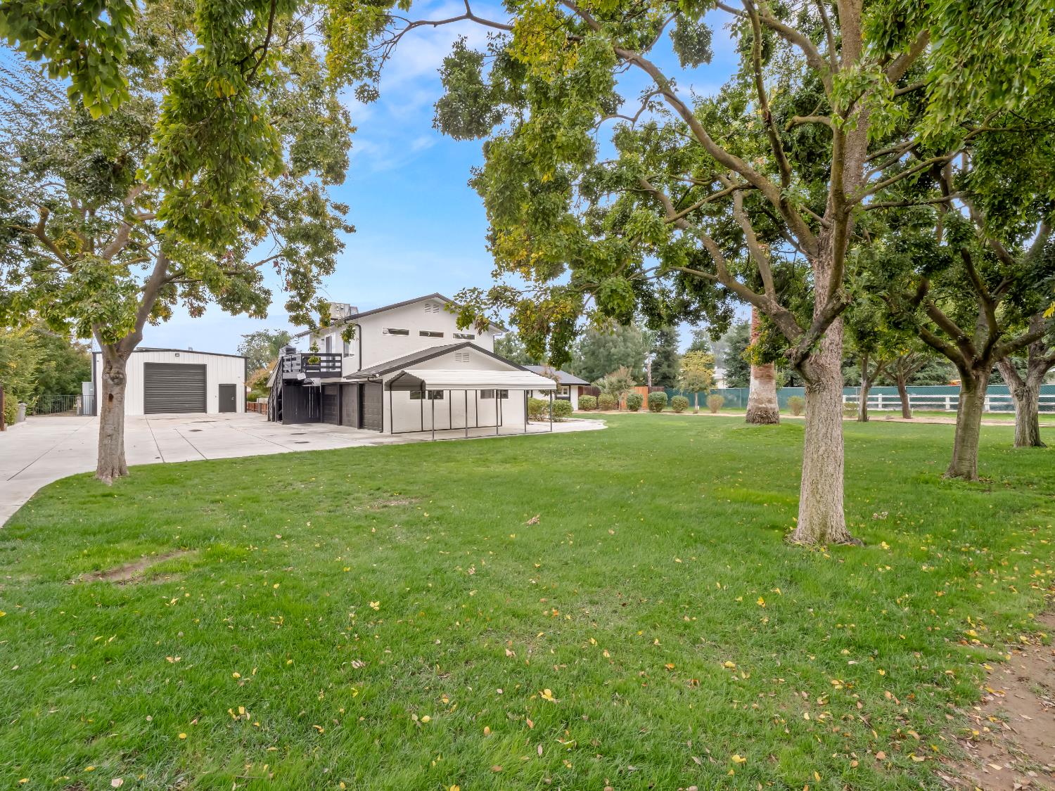 9226 N Fowler Ave, Clovis, CA 93619