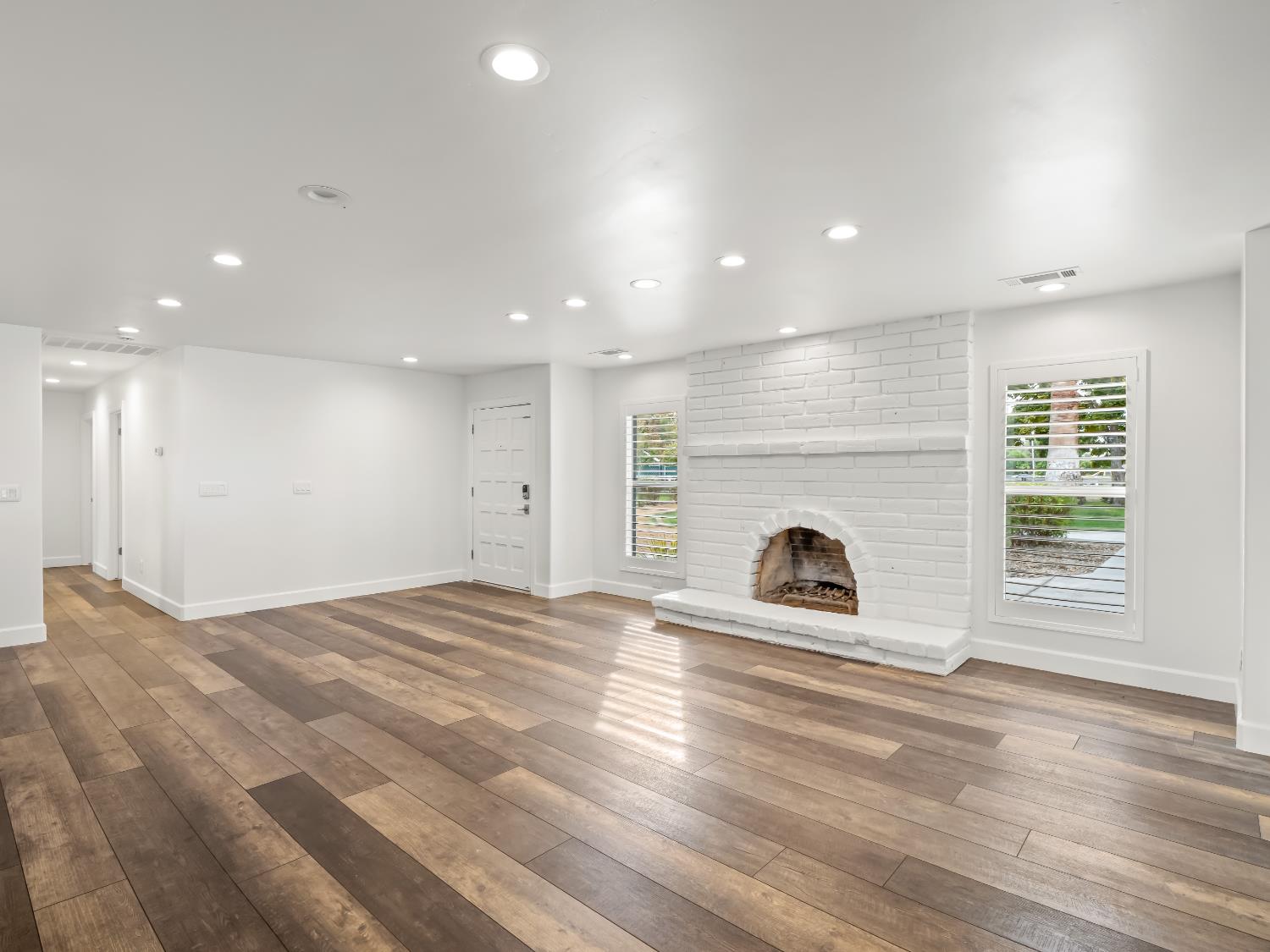 9226 N Fowler Ave, Clovis, CA 93619