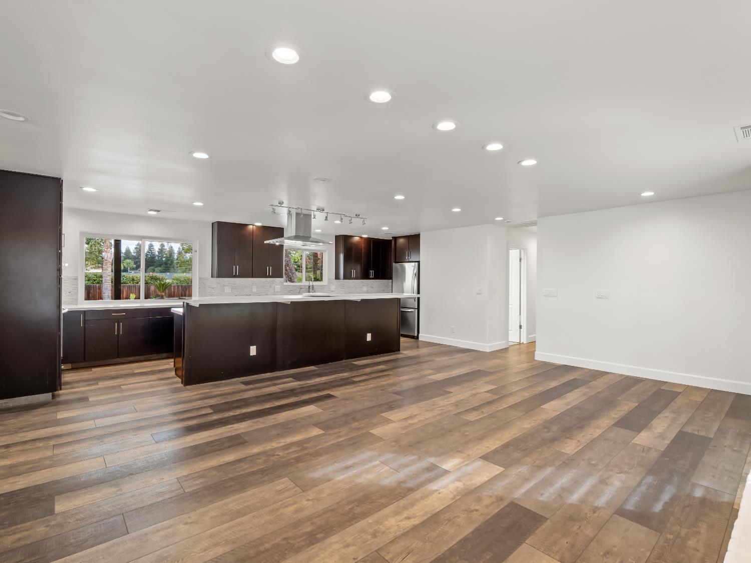 9226 N Fowler Ave, Clovis, CA 93619