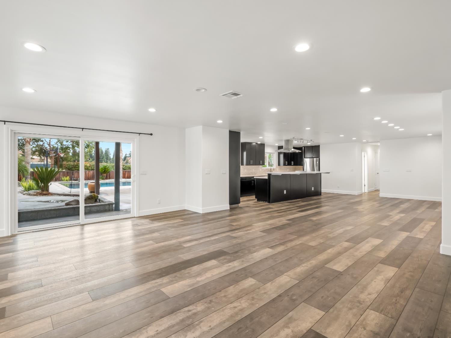 9226 N Fowler Ave, Clovis, CA 93619