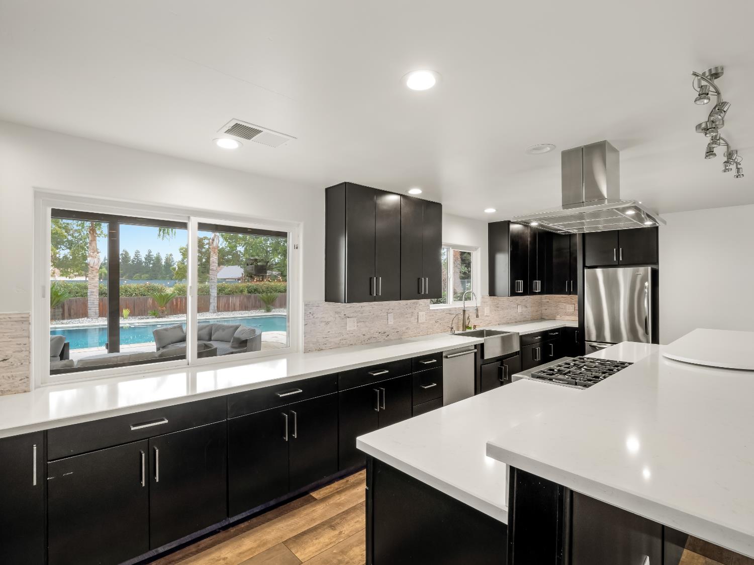 9226 N Fowler Ave, Clovis, CA 93619