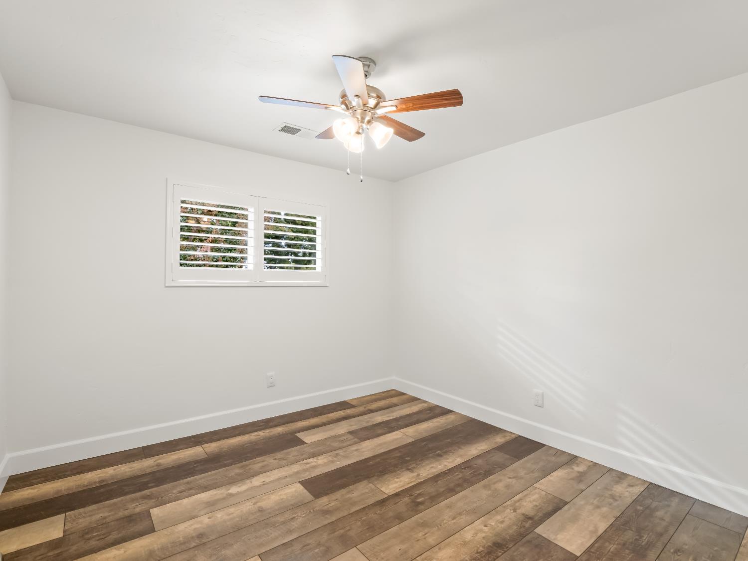 9226 N Fowler Ave, Clovis, CA 93619