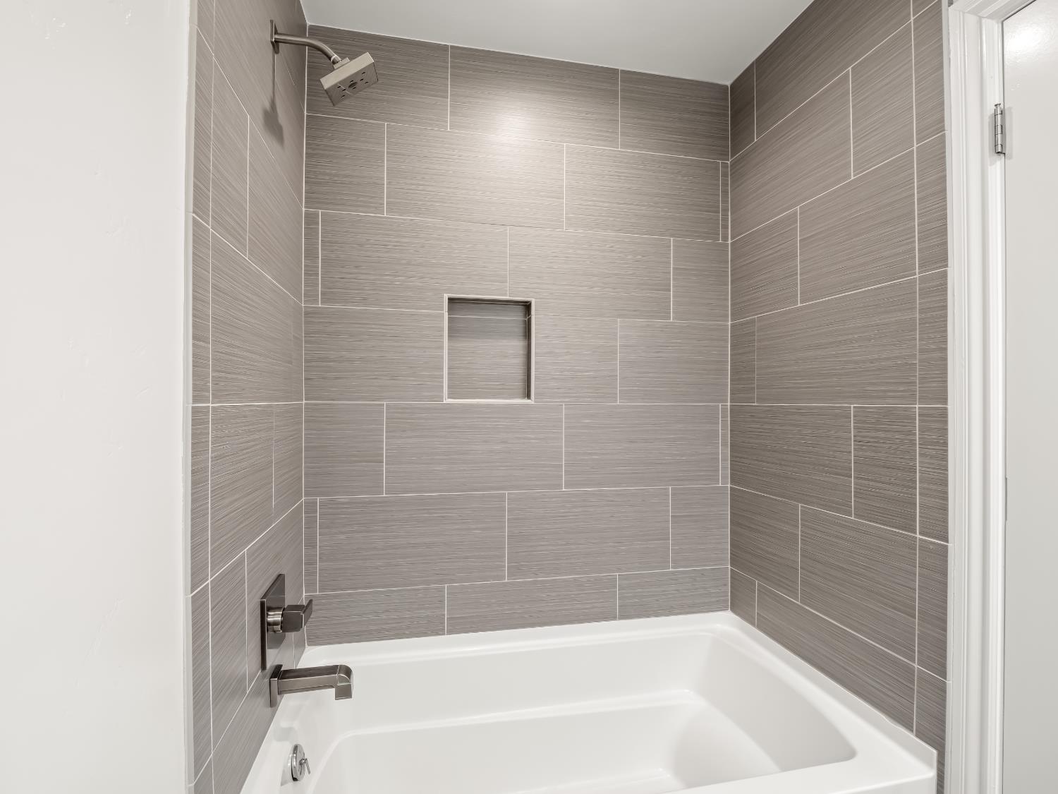 9226 N Fowler Ave, Clovis, CA 93619