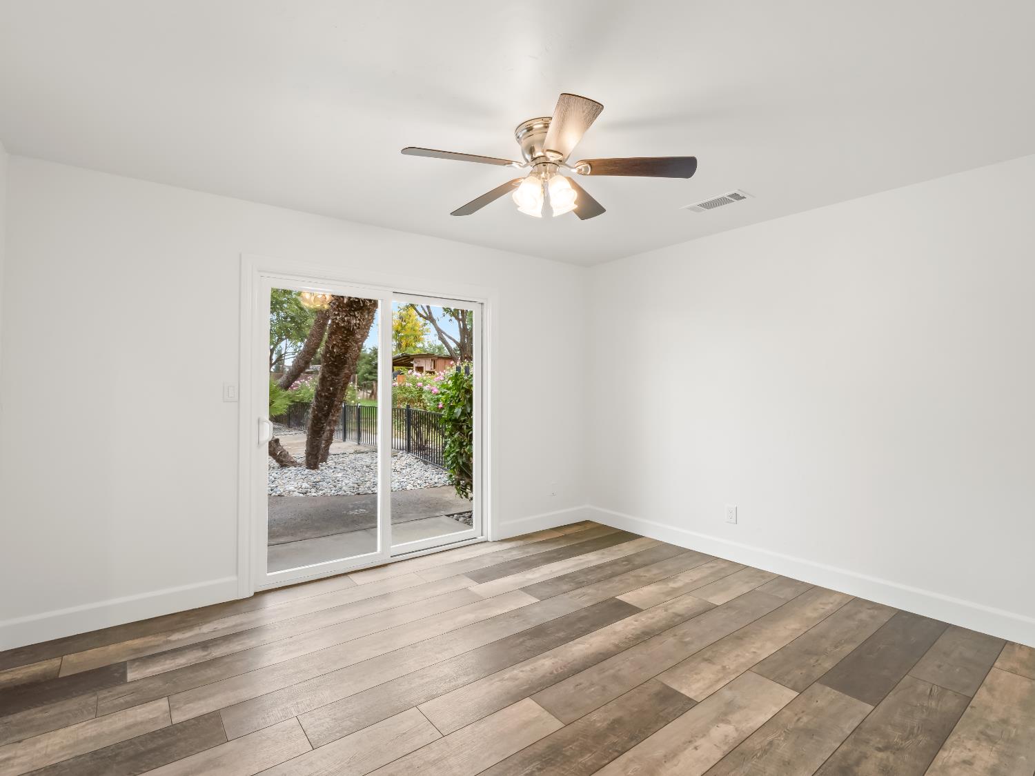 9226 N Fowler Ave, Clovis, CA 93619