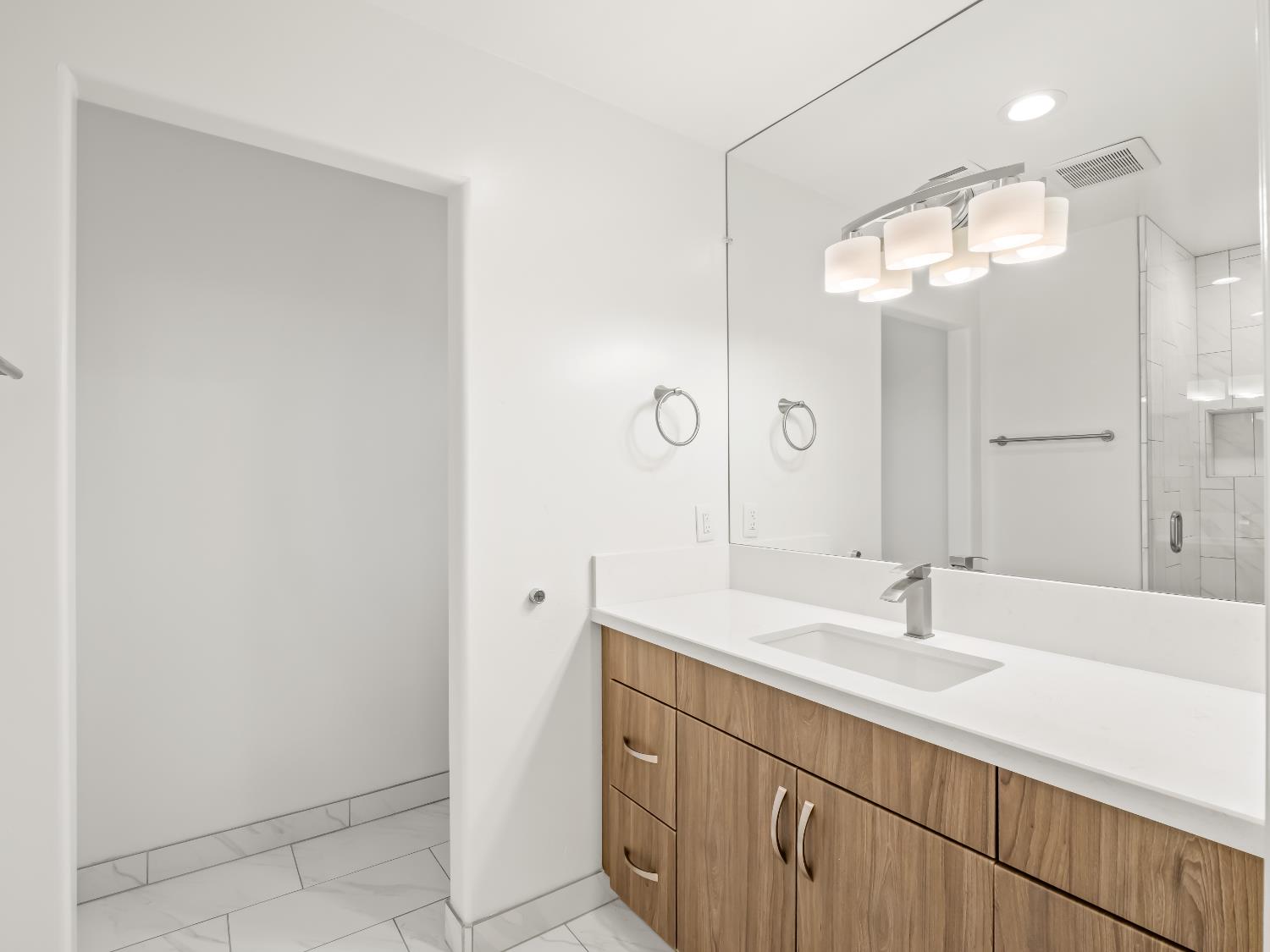 9226 N Fowler Ave, Clovis, CA 93619