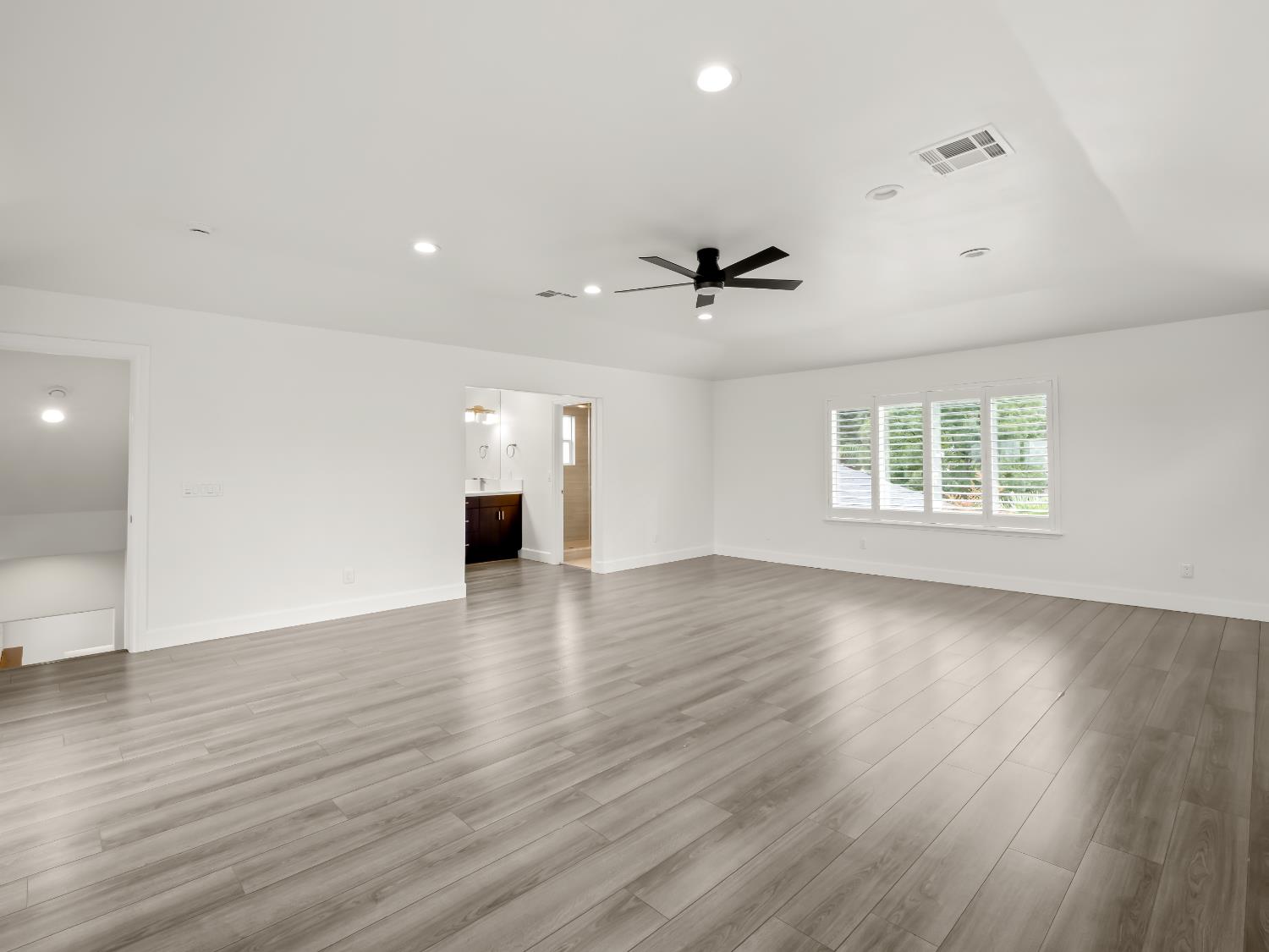 9226 N Fowler Ave, Clovis, CA 93619