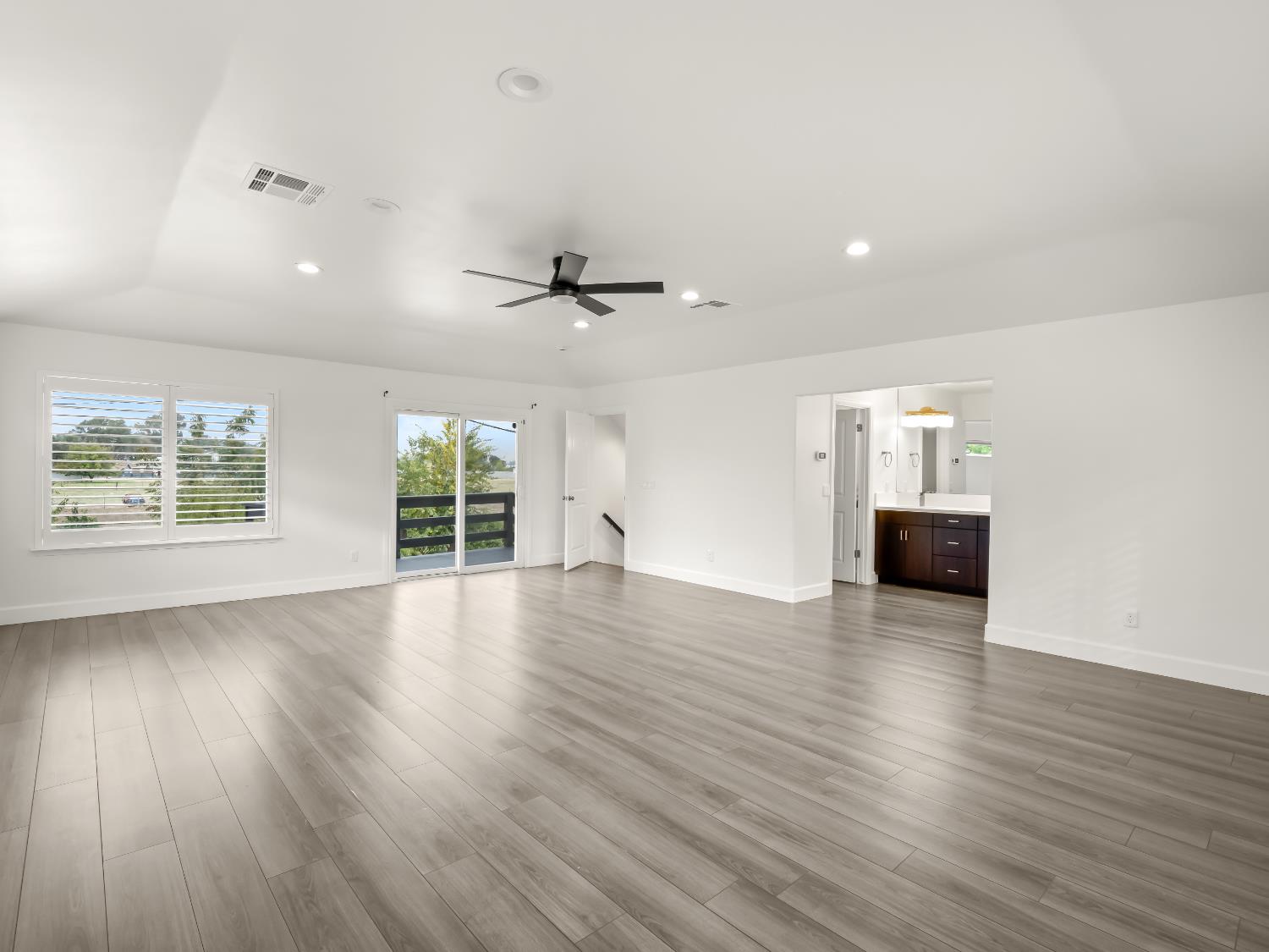 9226 N Fowler Ave, Clovis, CA 93619