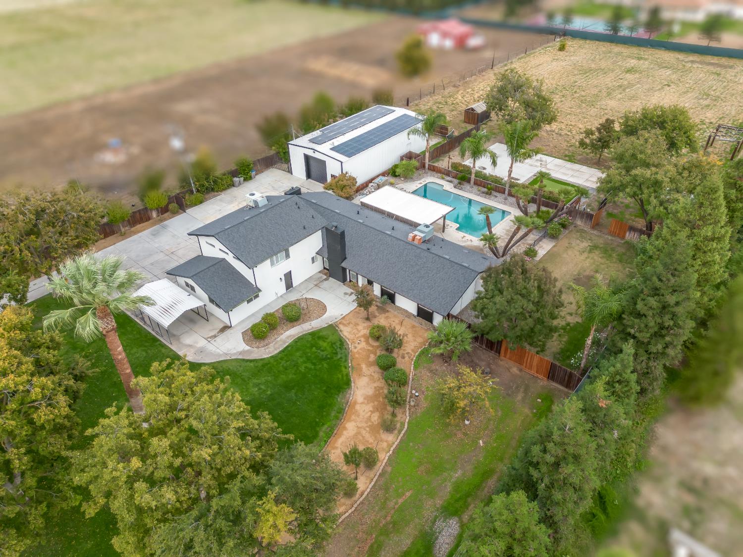 9226 N Fowler Ave, Clovis, CA 93619