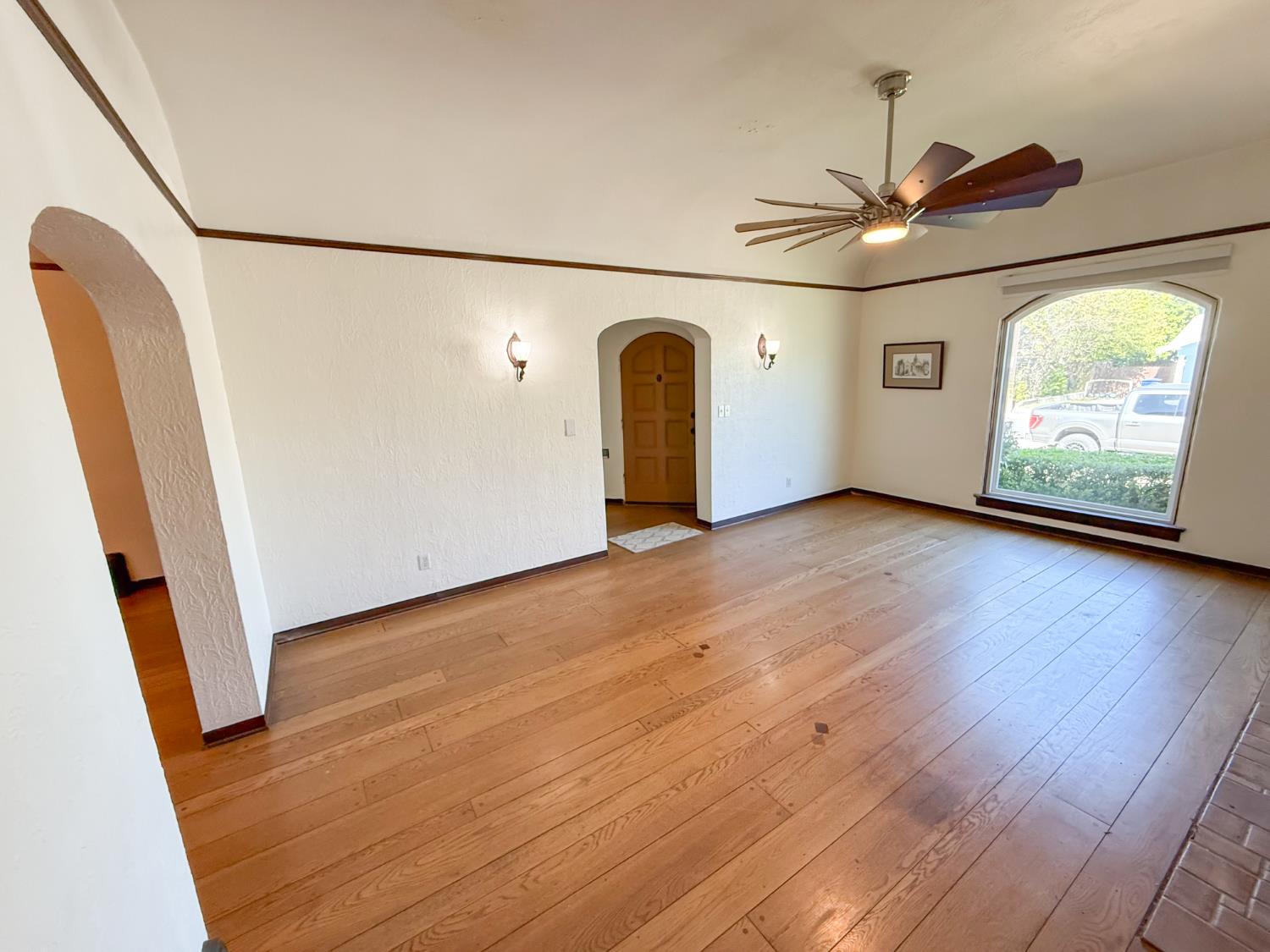 624 E Vassar Ave, Fresno, CA 93704