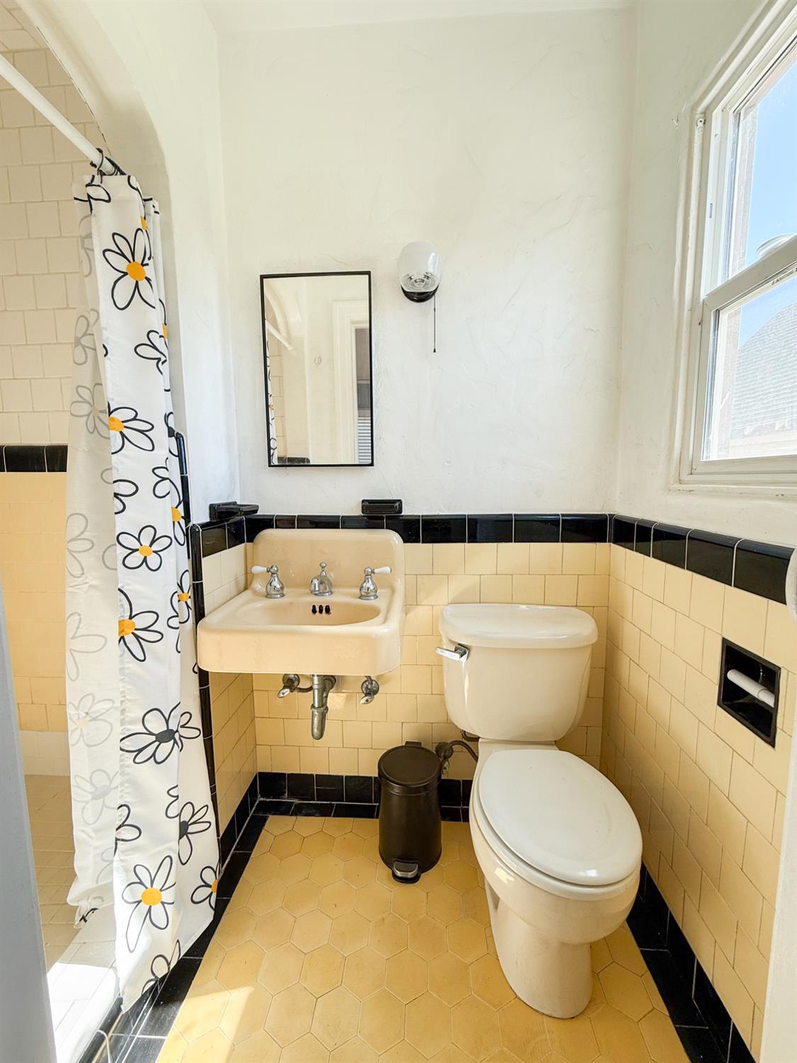 624 E Vassar Ave, Fresno, CA 93704