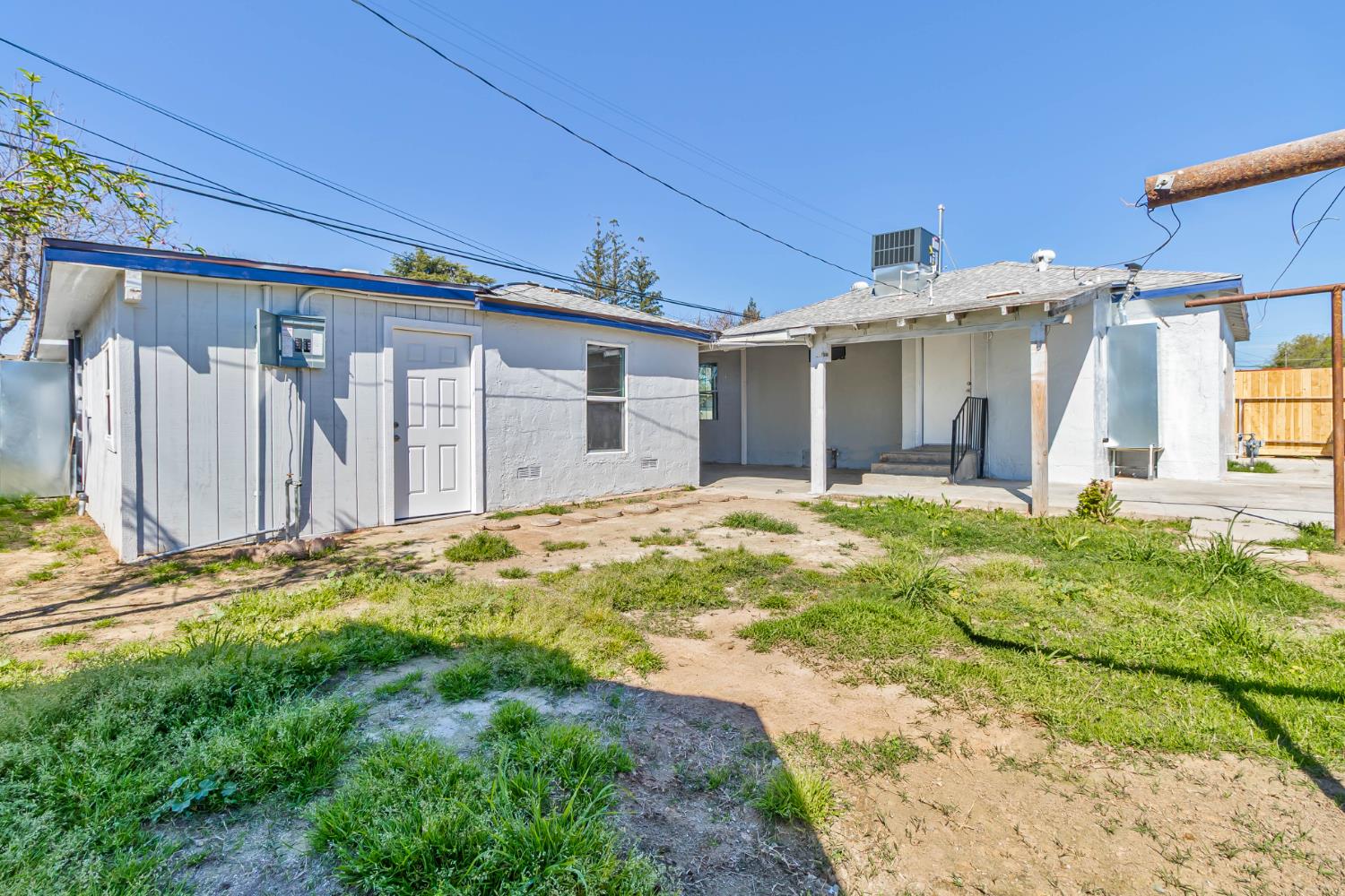 1645 W Fountain Way, Fresno, CA 93705