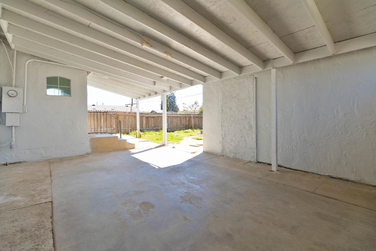 1645 W Fountain Way, Fresno, CA 93705