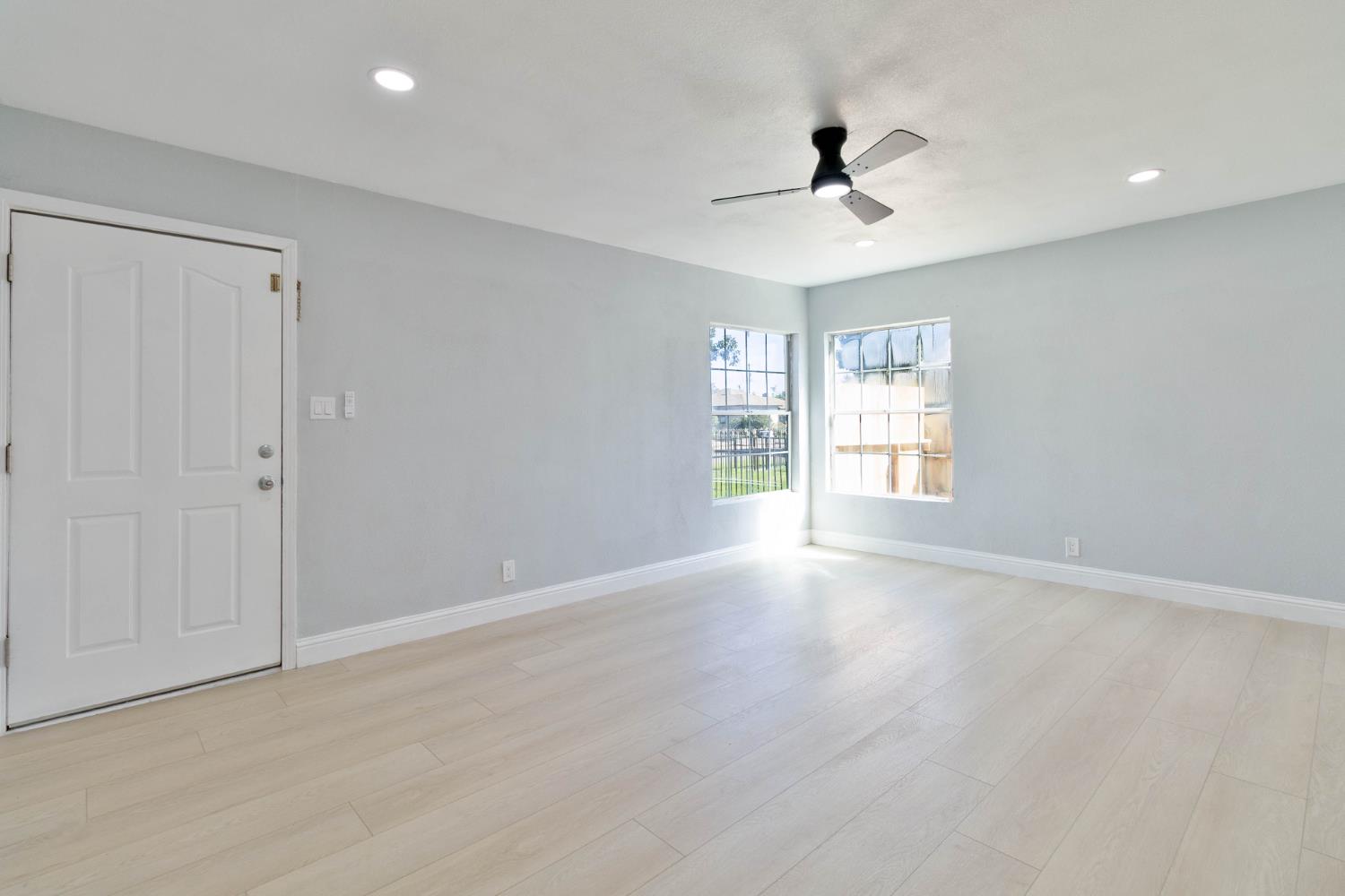 1645 W Fountain Way, Fresno, CA 93705