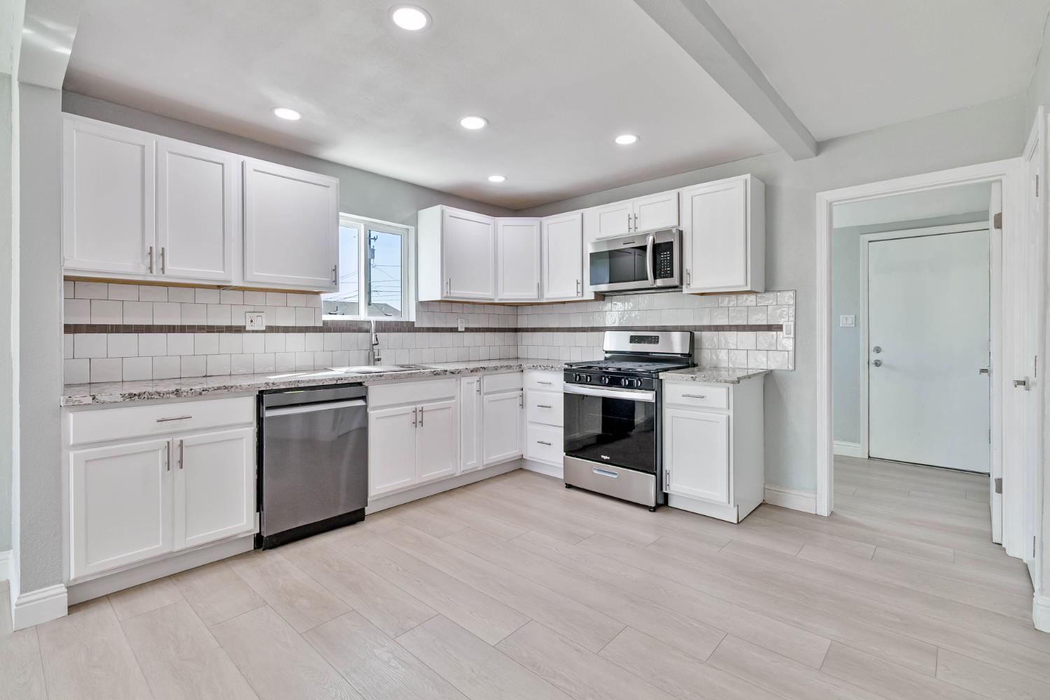 1645 W Fountain Way, Fresno, CA 93705