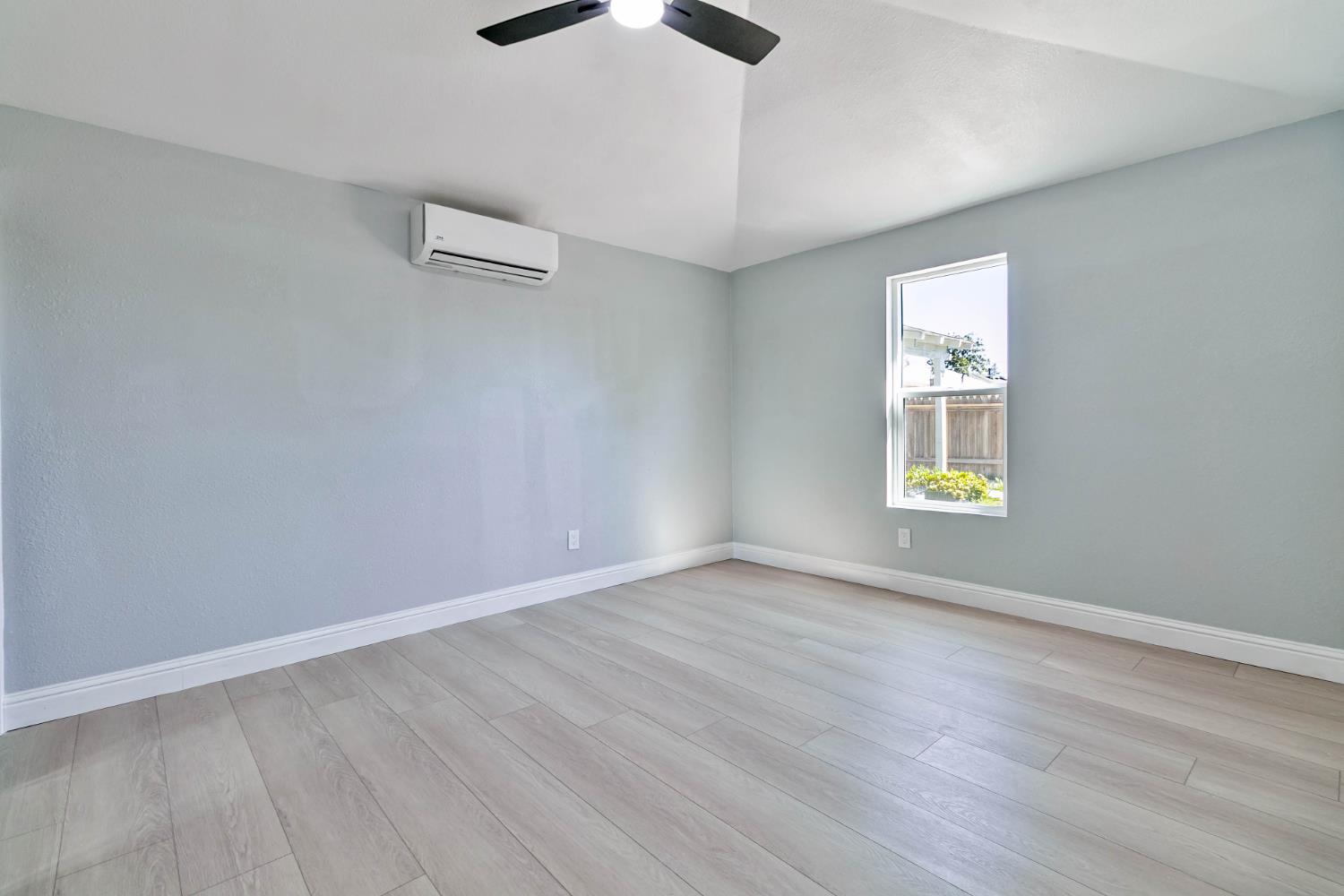 1645 W Fountain Way, Fresno, CA 93705