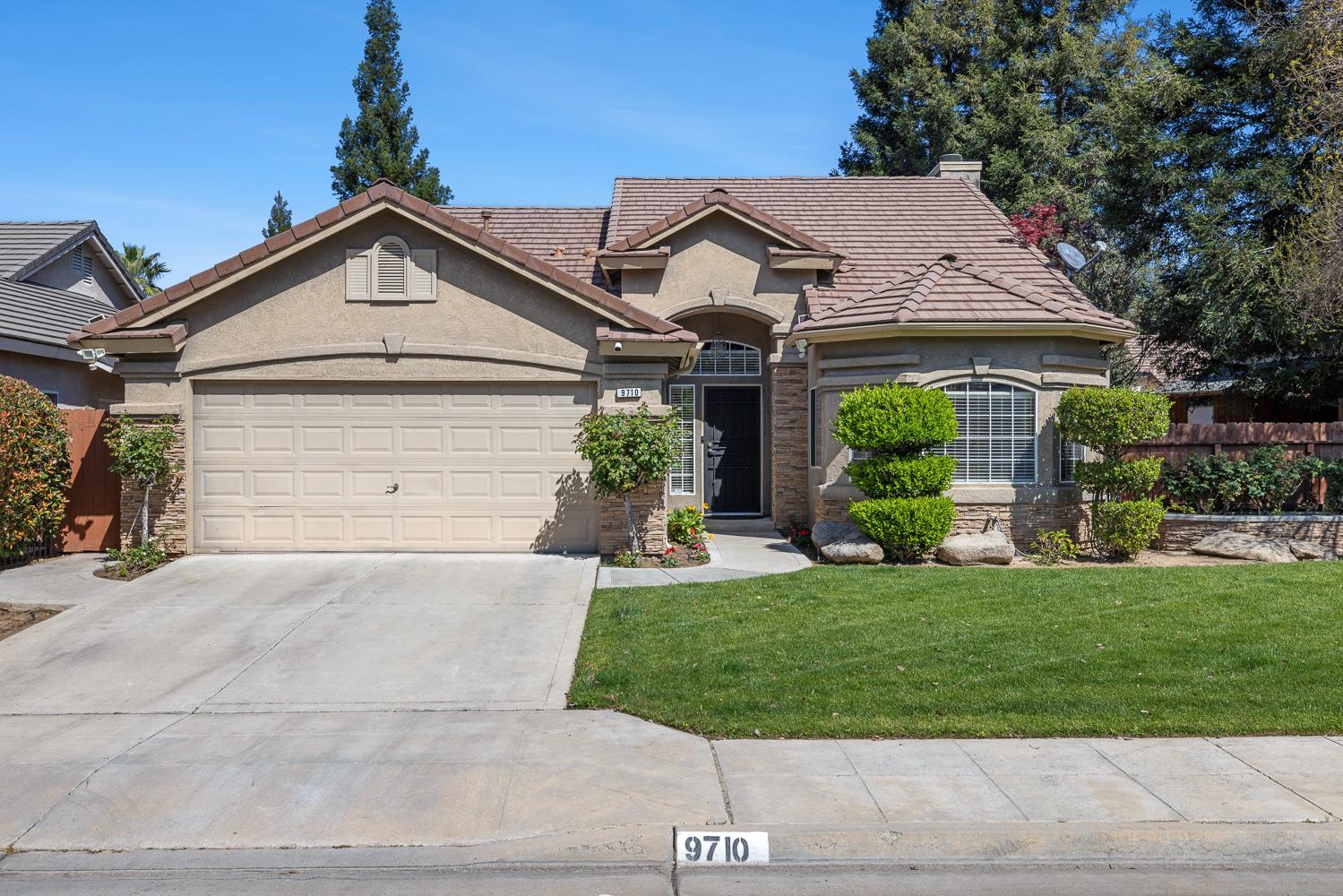 9710 N Price Ave, Fresno, CA 93720