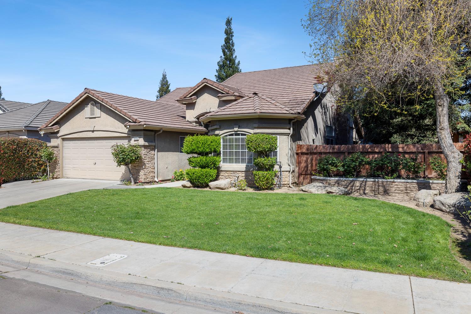 9710 N Price Ave, Fresno, CA 93720