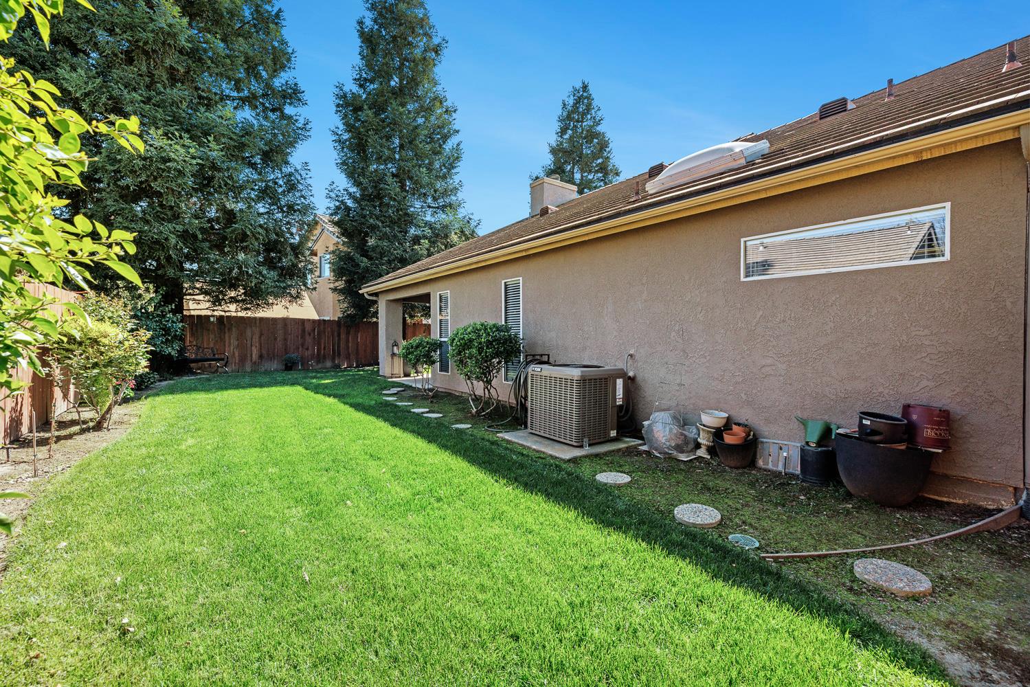 9710 N Price Ave, Fresno, CA 93720