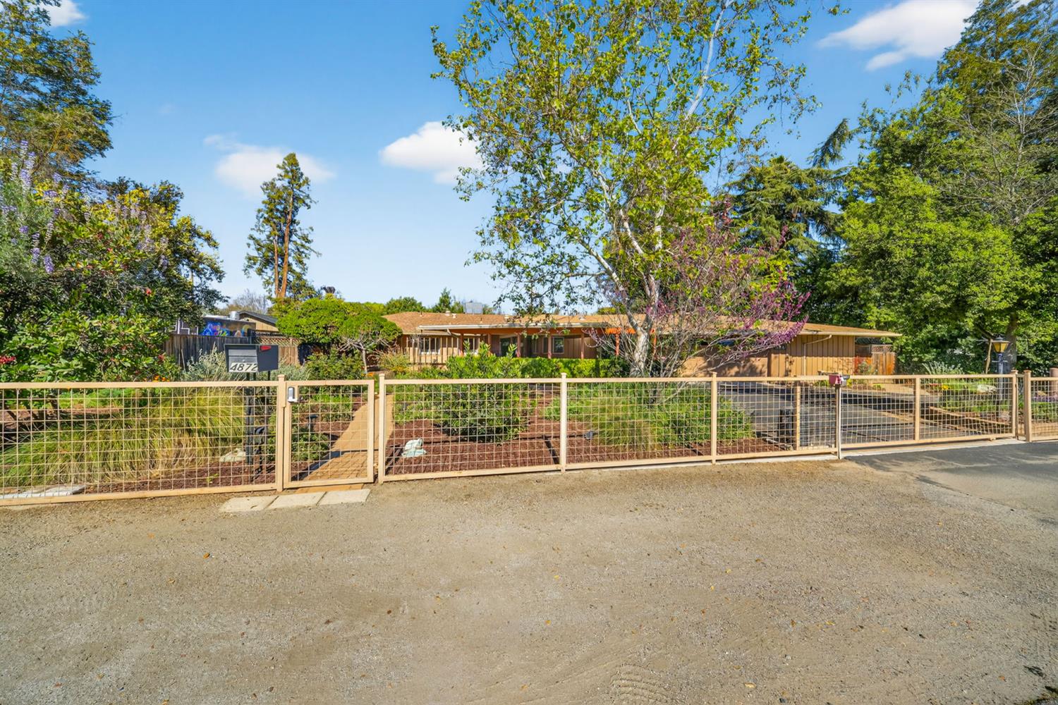 4872 N Arcade Ave, Fresno, CA 93704