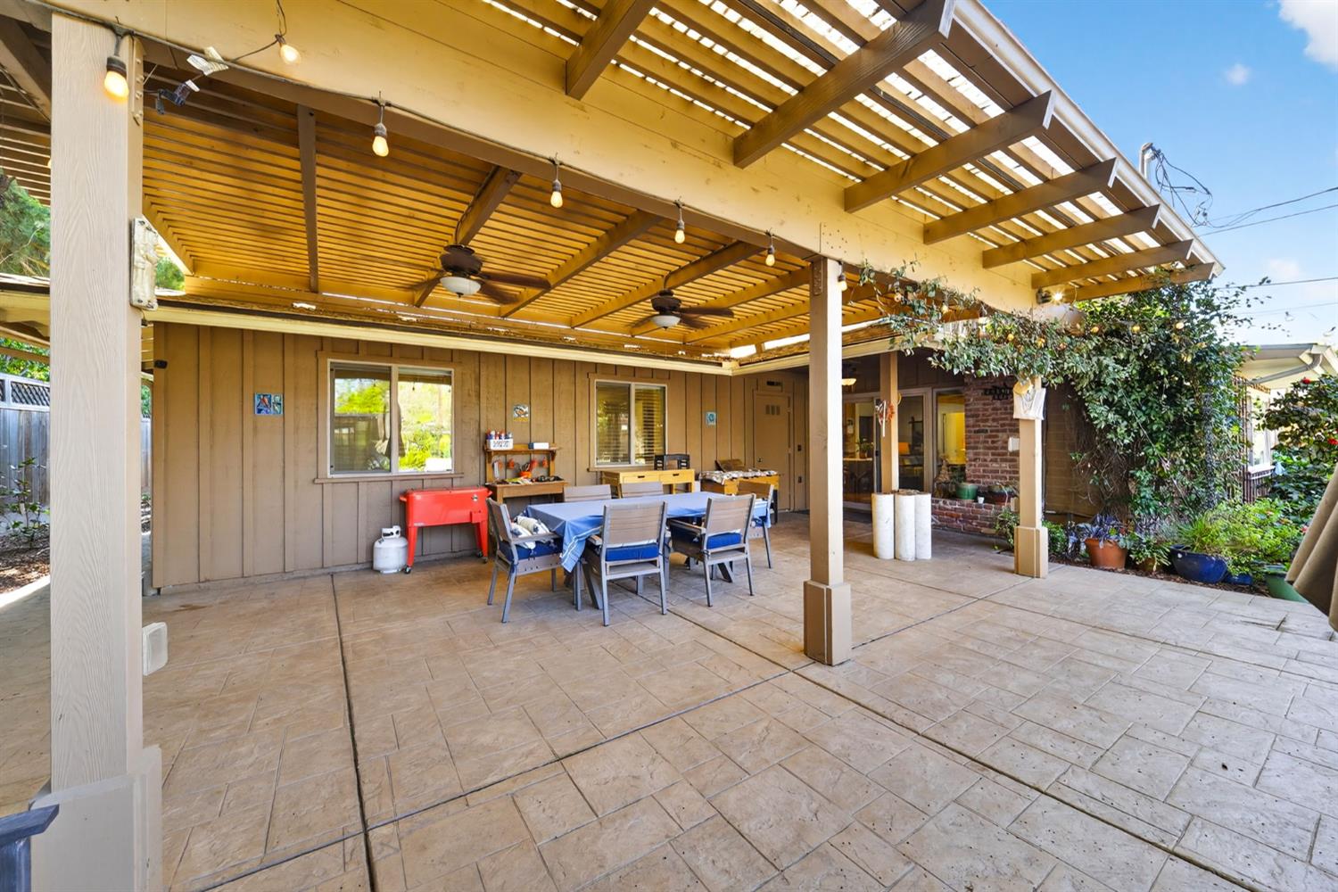 4872 N Arcade Ave, Fresno, CA 93704