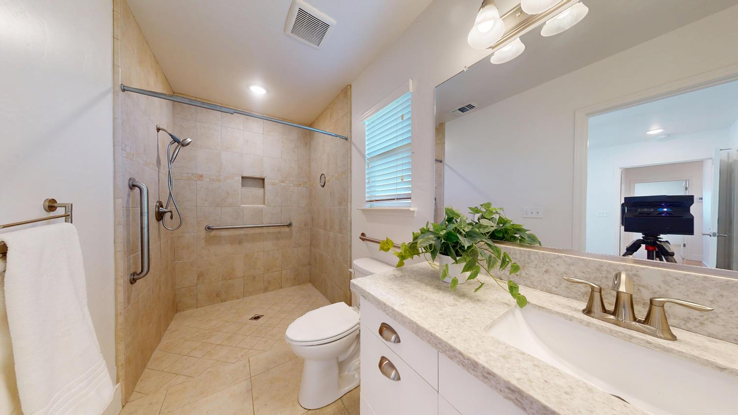 117 E Fedora Ave, Fresno, CA 93704