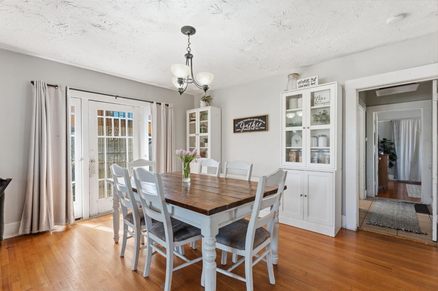 1727 N Vagedes Ave, Fresno, CA 93705