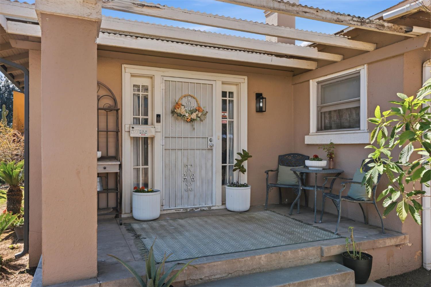 1727 N Vagedes Ave, Fresno, CA 93705