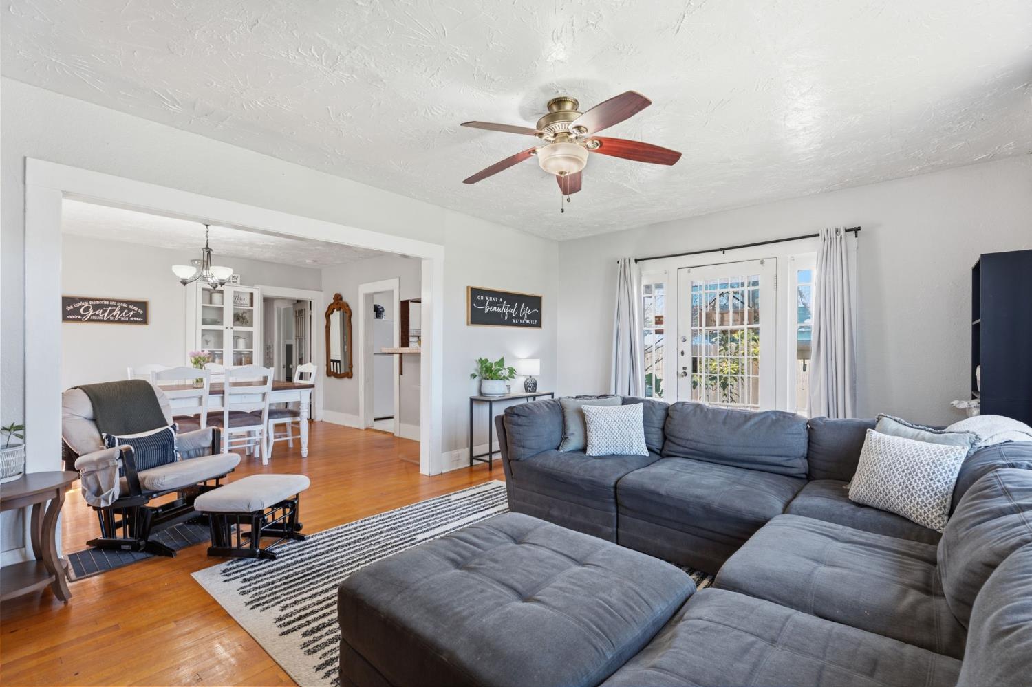 1727 N Vagedes Ave, Fresno, CA 93705