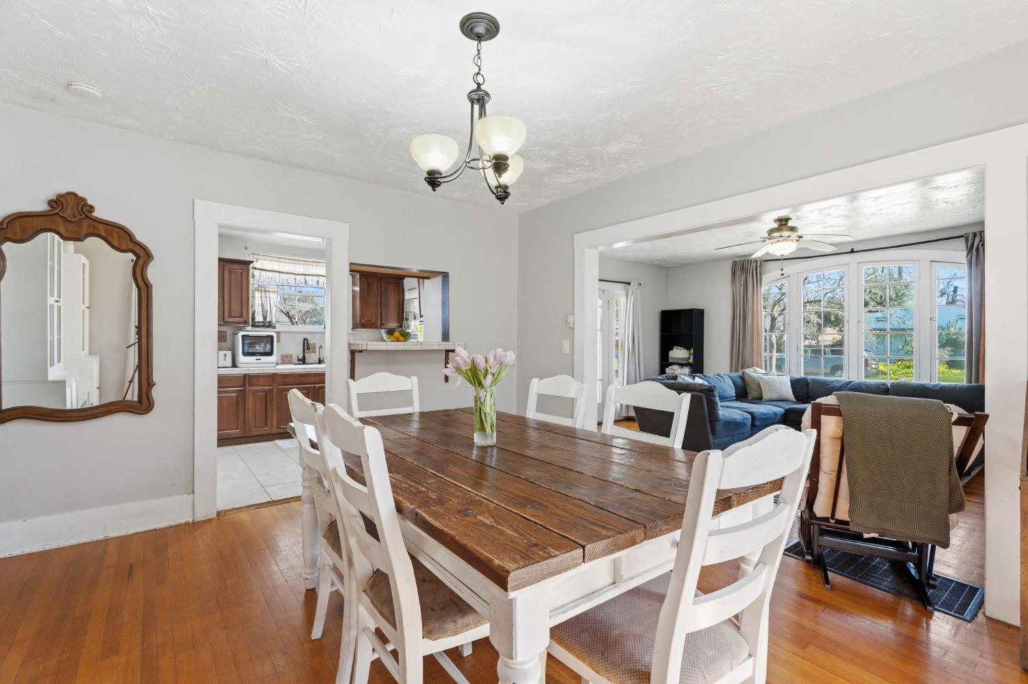 1727 N Vagedes Ave, Fresno, CA 93705