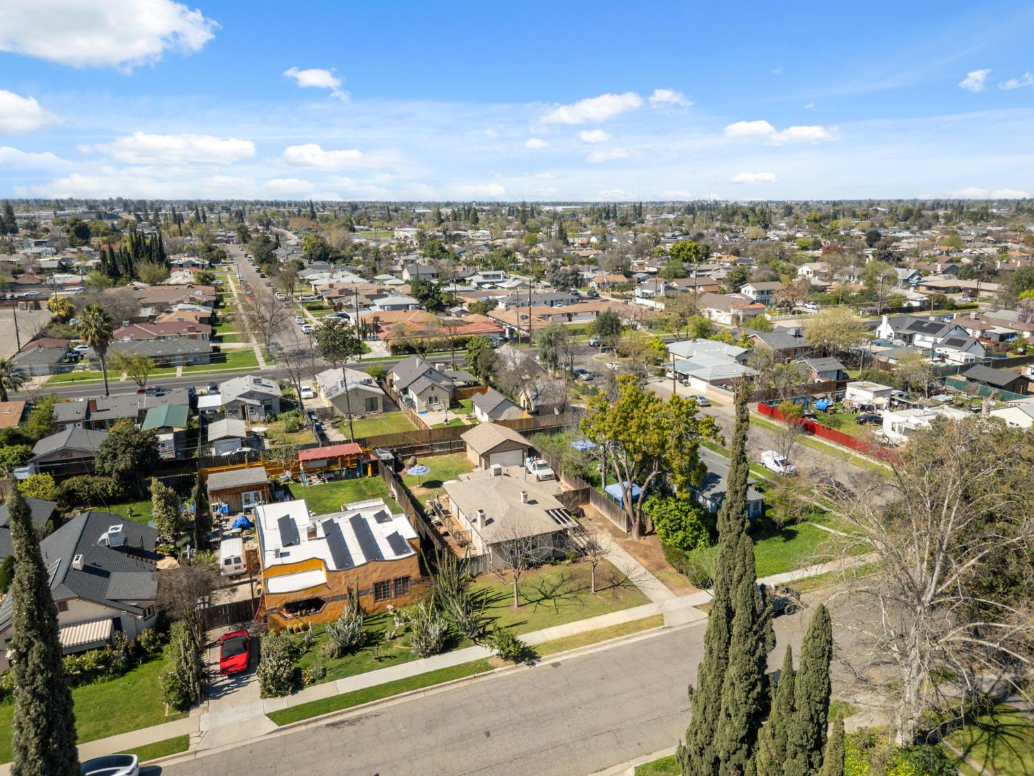 1727 N Vagedes Ave, Fresno, CA 93705