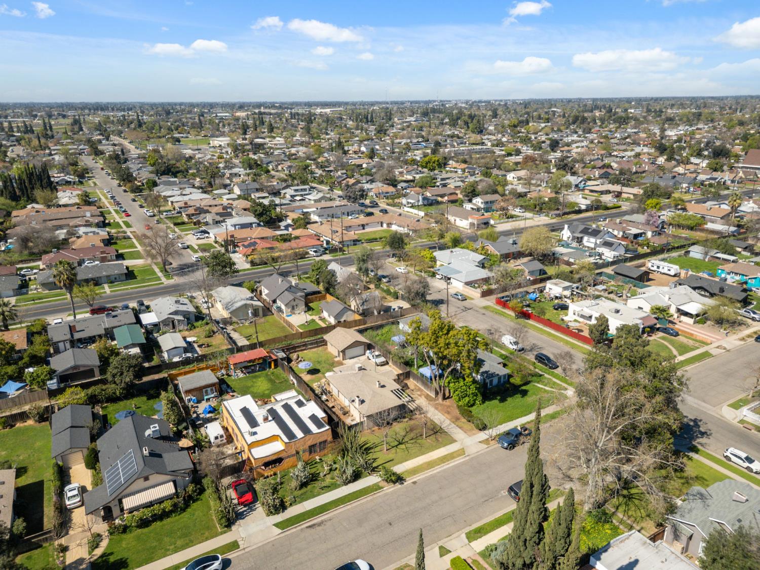 1727 N Vagedes Ave, Fresno, CA 93705