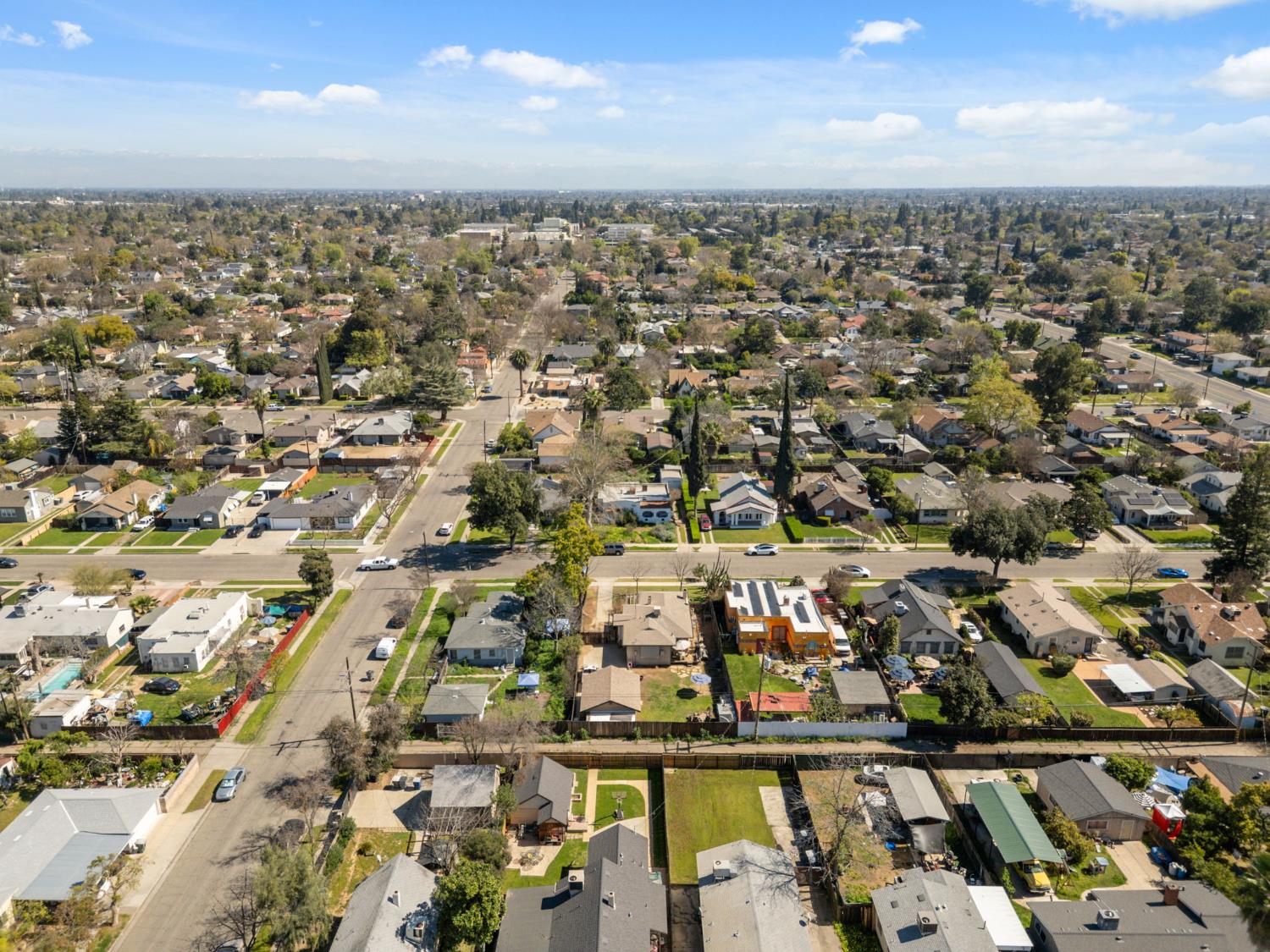 1727 N Vagedes Ave, Fresno, CA 93705