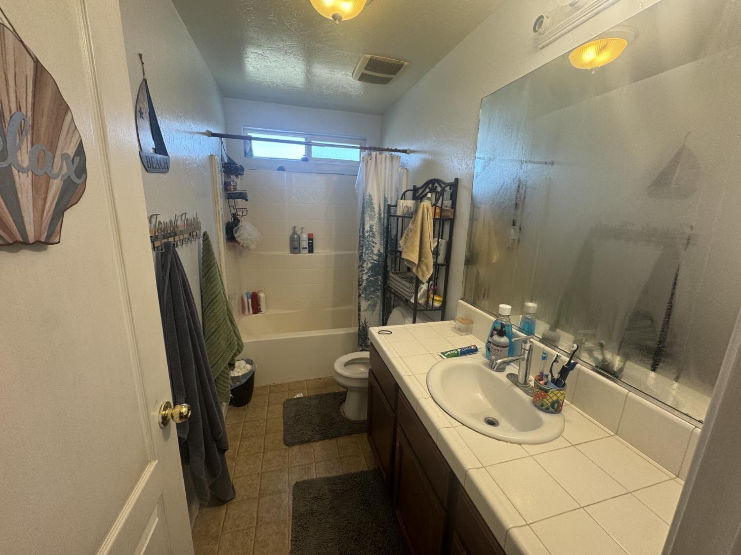 6310 E Woodward Ave, Fresno, CA 93727