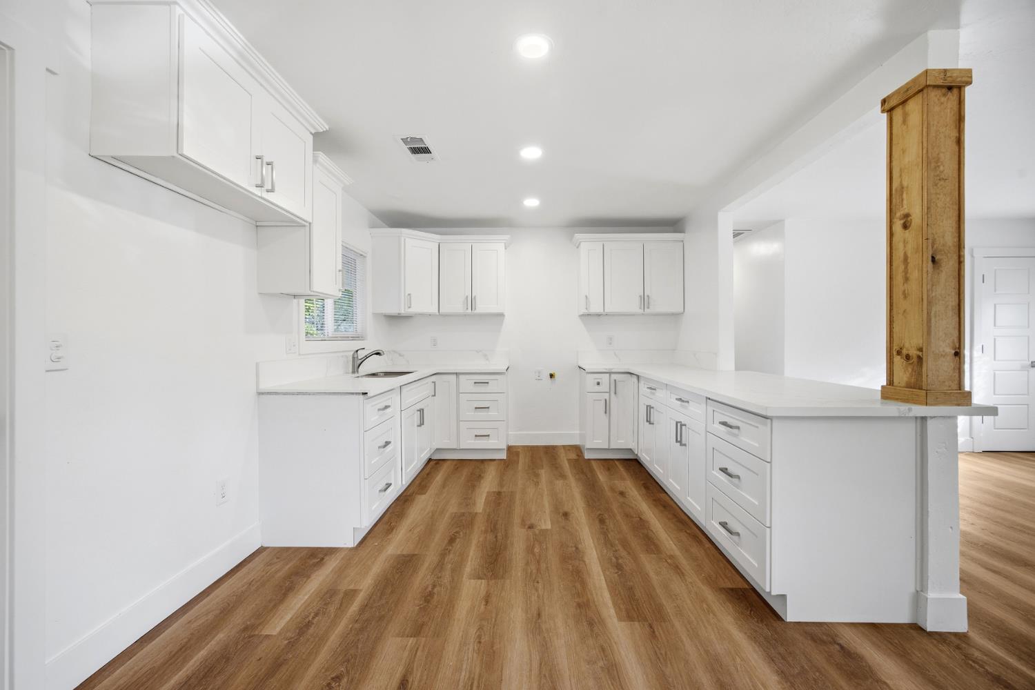 755 H St, Parlier, CA 93648