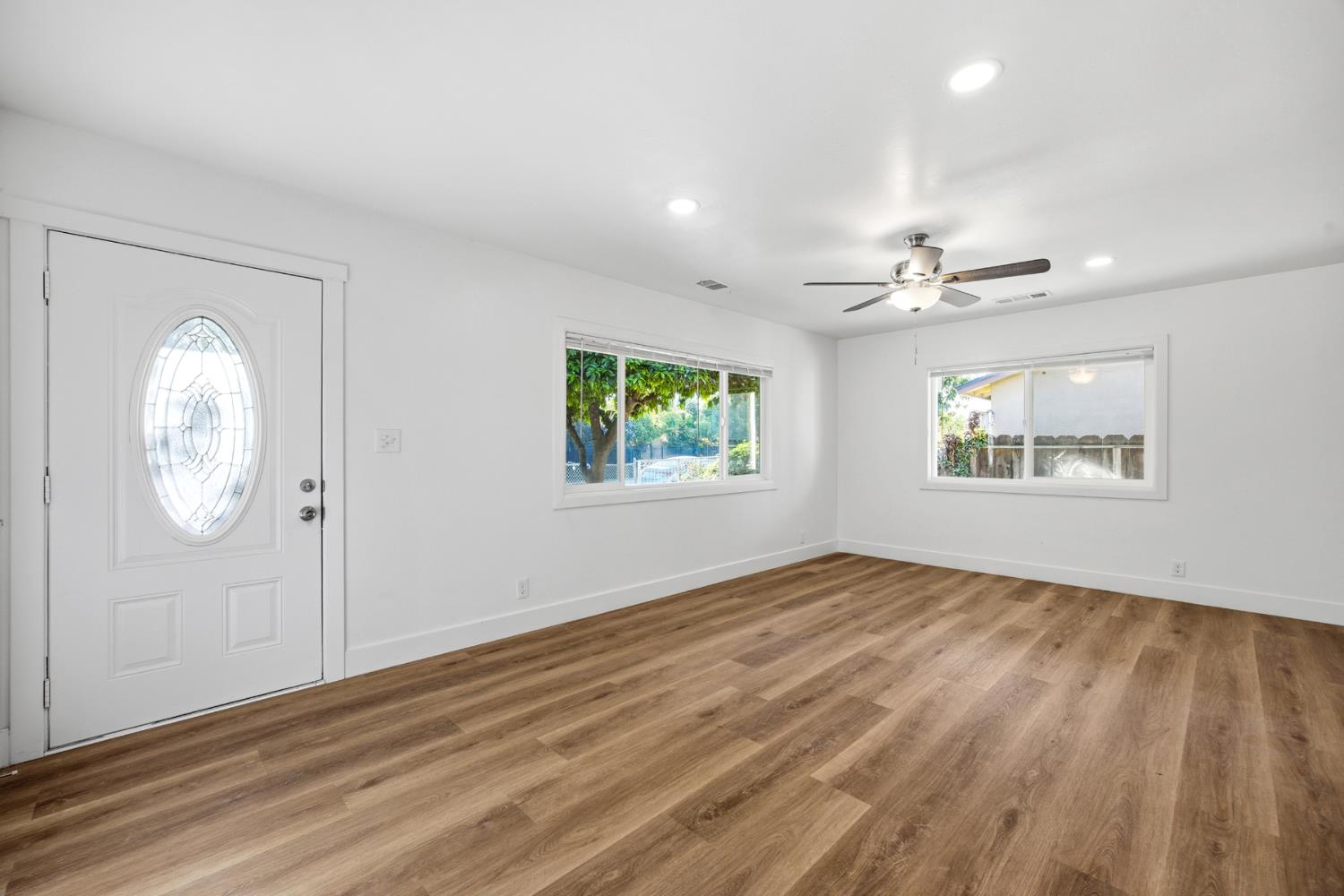 755 H St, Parlier, CA 93648