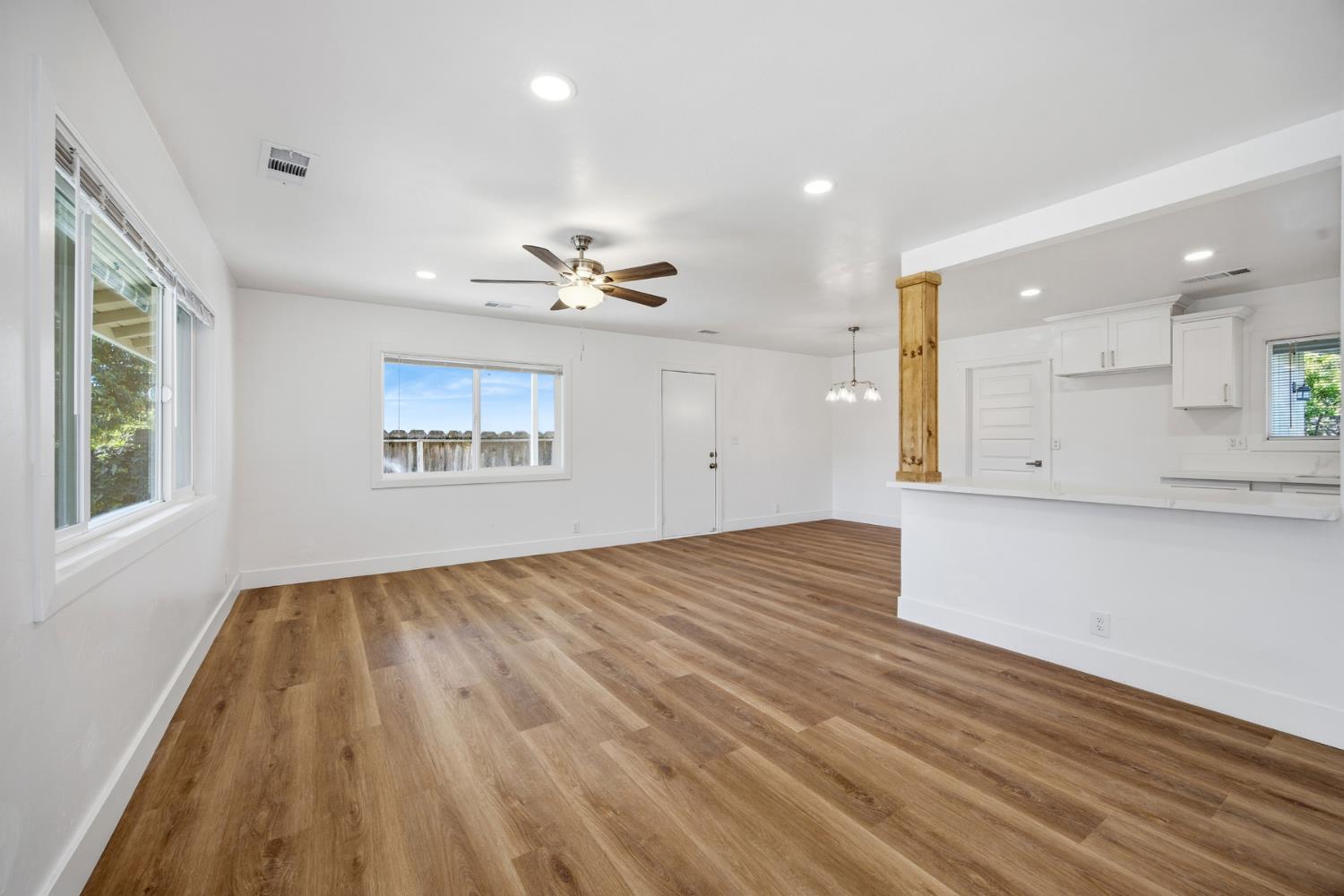 755 H St, Parlier, CA 93648