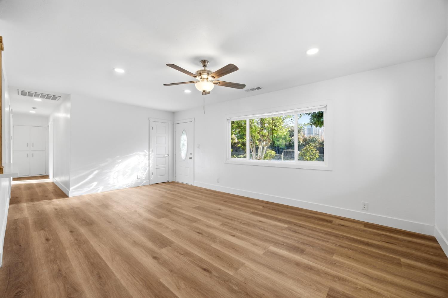 755 H St, Parlier, CA 93648