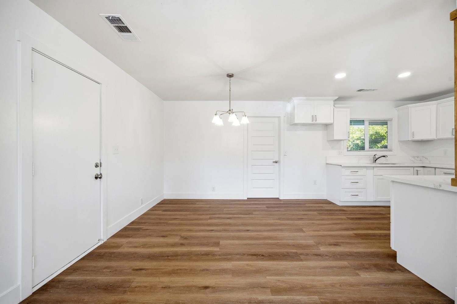 755 H St, Parlier, CA 93648