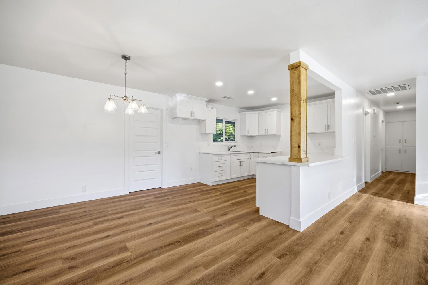 755 H St, Parlier, CA 93648