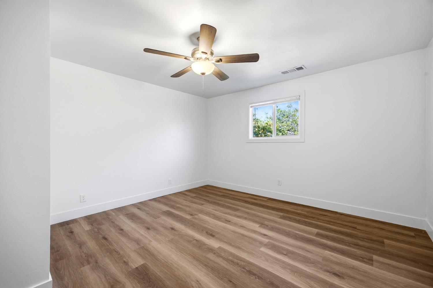 755 H St, Parlier, CA 93648