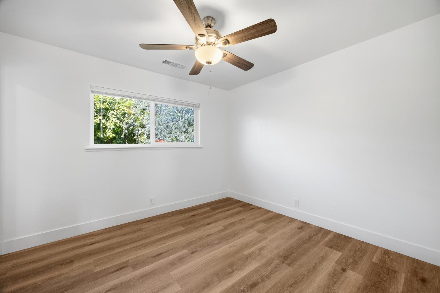 755 H St, Parlier, CA 93648