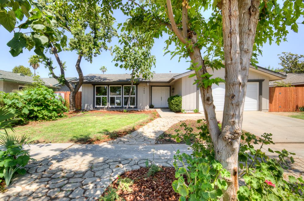 1484 W Indianapolis Ave, Fresno, CA 93705