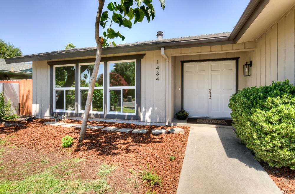 1484 W Indianapolis Ave, Fresno, CA 93705
